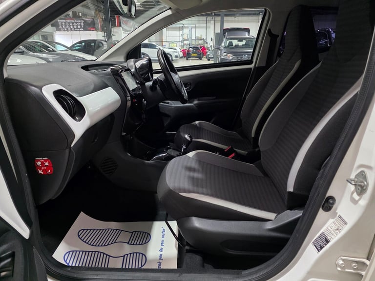 2015 Toyota AYGO 1.0 VVT-i x-pression x-wave x-shift Euro 5 5dr Euro 5 HATCHBACK Petrol Automatic