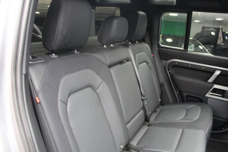 2023 Land Rover Defender 2.0 P400e X-Dynamic SE 110 5dr Auto ESTATE PETROL/ELECTRIC Automatic
