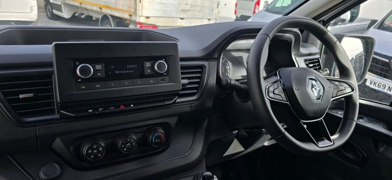2022 Renault Trafic LL30 ENERGY dCi 145 Business 9 Seater MPV DIESEL Manual