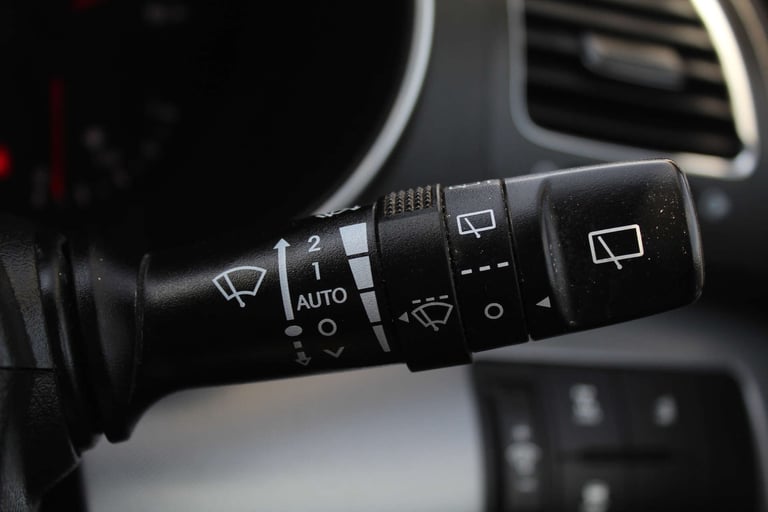 2012 Kia Sorento 2.2 Sorento KX-3 Sat Nav CRDi 4x4 Auto 4WD 5dr SUV Diesel Automatic