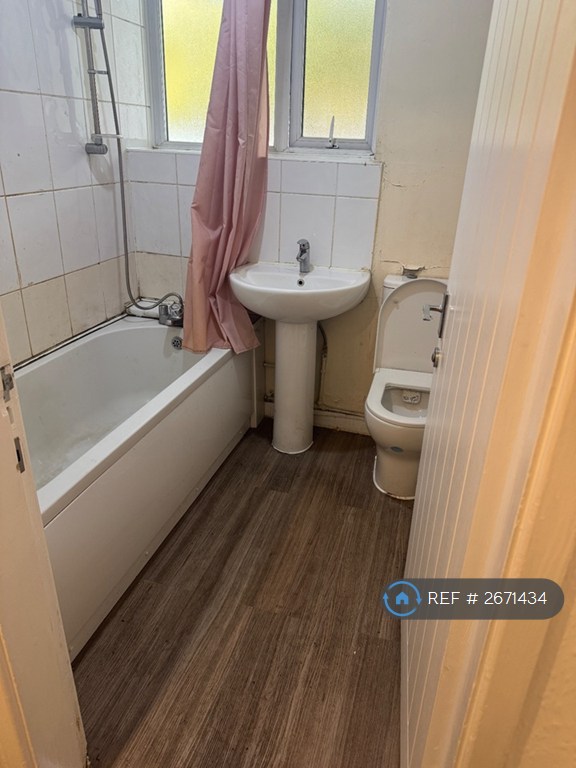 2 bedroom flat in Miranda Court, Salford, M5 (2 bed) (#2671434)