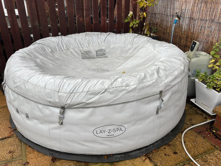 Lay-Z-Spa Vegas