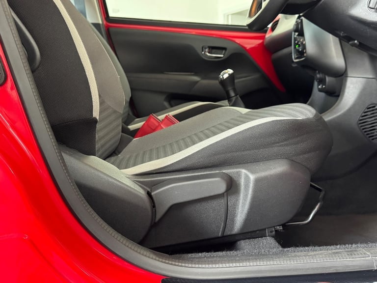 2019 Toyota AYGO 1.0 VVT-i x-play Euro 6 5dr HATCHBACK Petrol Manual