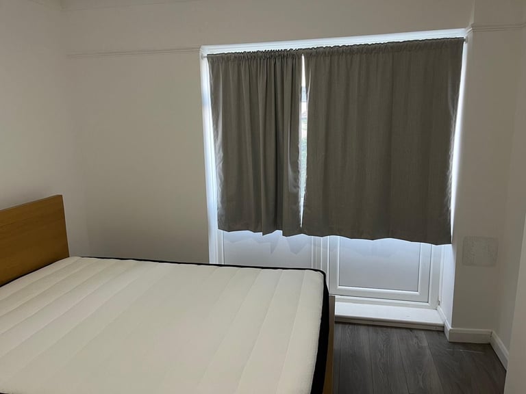Large double room with garden access - All Bills included