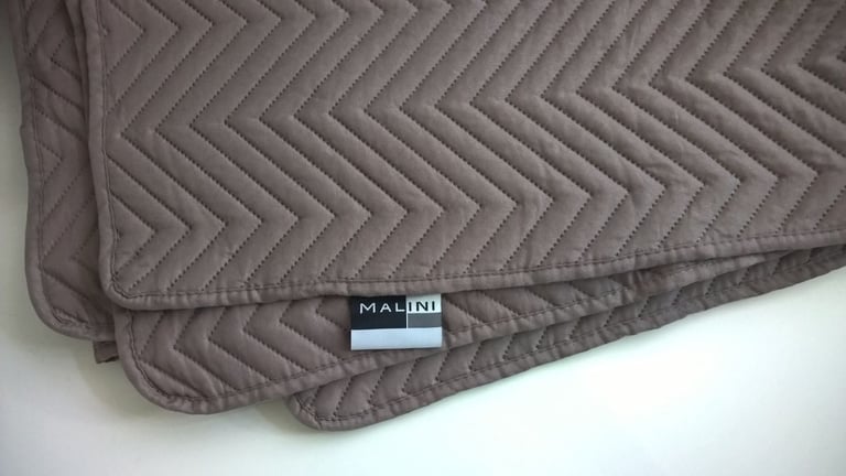 Bed Throw Light Brown Zig-Zag pattern,