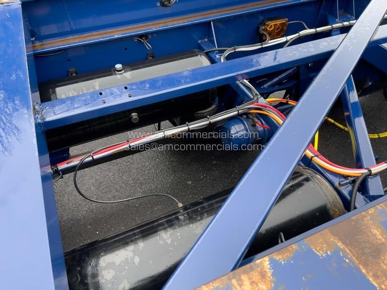 DENNISON SLIDING SKELETAL TRAILER