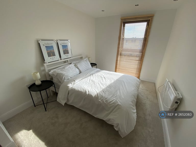 1 bedroom flat in Spa Road, London, SE16 (1 bed) (#2652083)