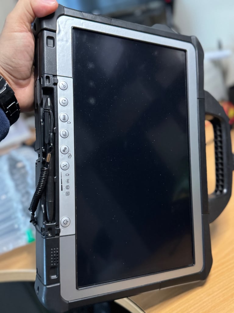 Panasonic Toughbook CF-D1 3th gen Rugged 16 Gb Ram 500 Gb Storage i5 gen 6th Pen Charger Windows Pro