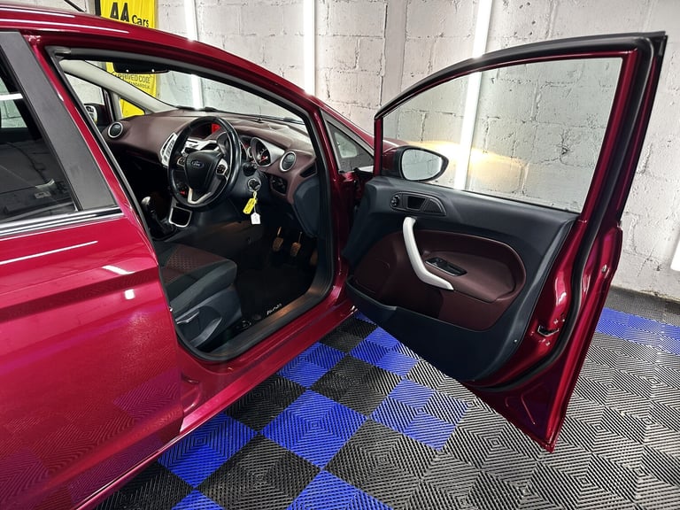 2011 Ford Fiesta 1.6 Titanium Hatchback 5dr Petrol Manual (134 g/km  118 bhp)