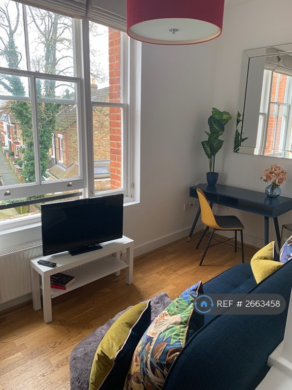Studio flat in Ridings House, Windsor, SL4 (#2663458)