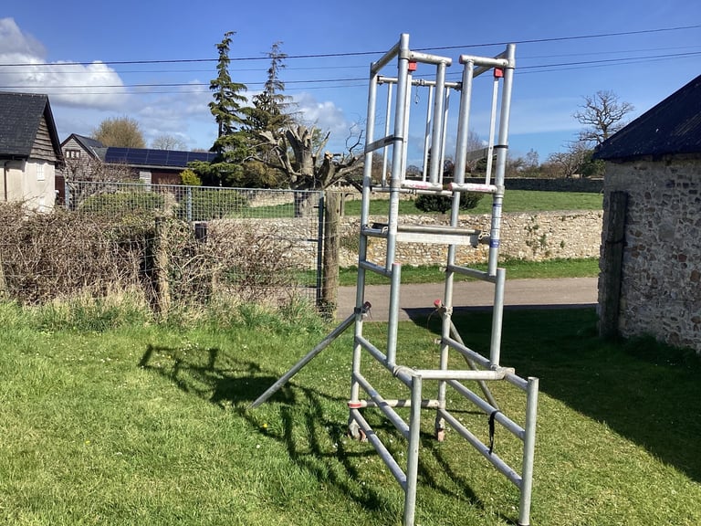 Scaffold tower podium  