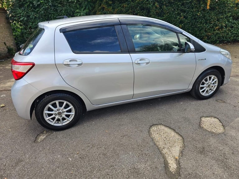 2018 Toyota Yaris 1.5 VVT-h Icon Tech E-CVT Euro 6 (s/s) 5dr Hatchback HYBRID ELECTRIC Automatic