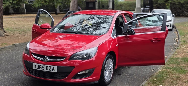 2015 Vauxhall Astra 1.6i Excite Euro 6 5dr HATCHBACK Petrol Manual