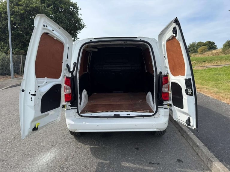 2020 Vauxhall Combo 1.5 Combo 2300 Sportive S/S Panel Van Diesel Manual