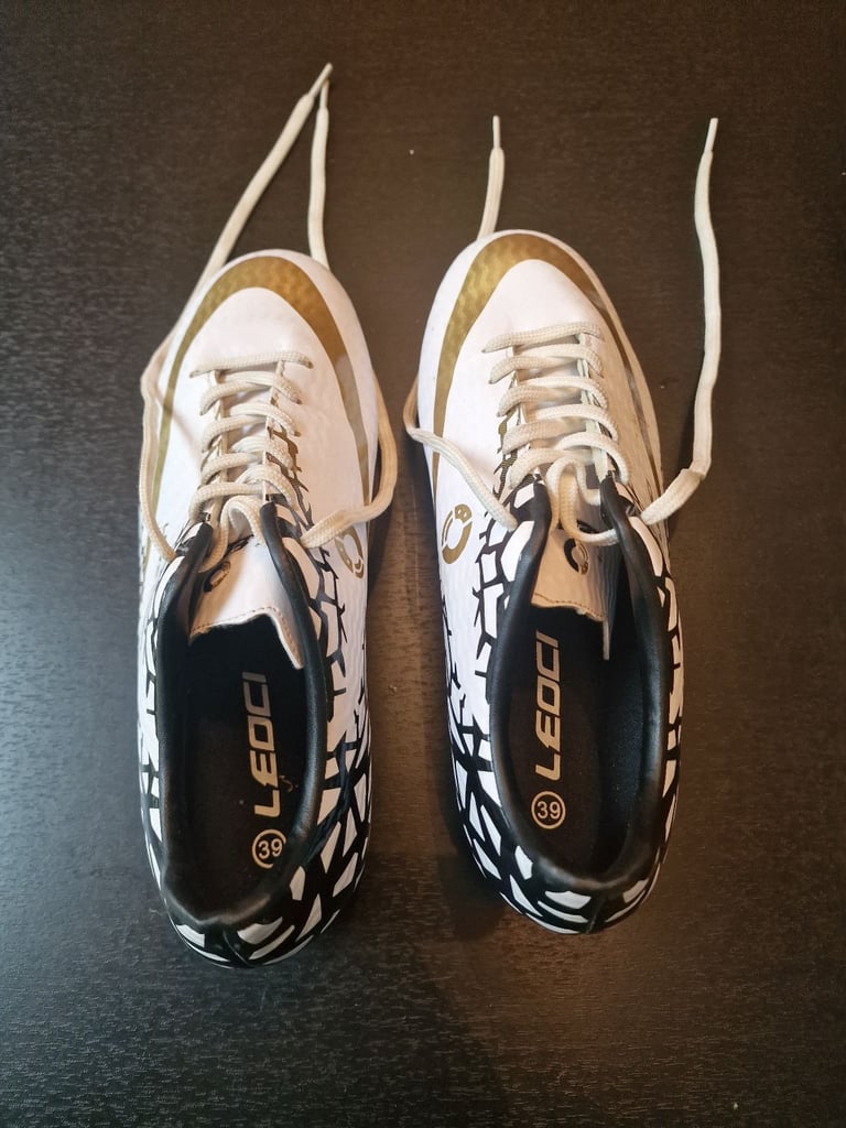 White football boots size 5.5