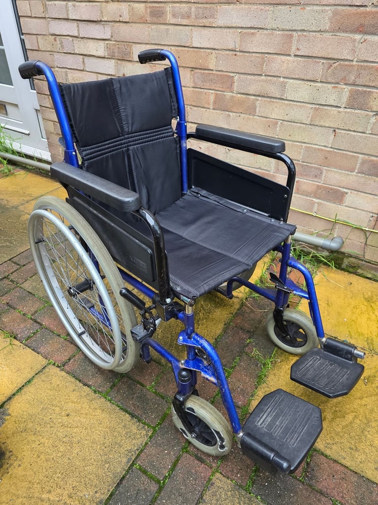 Self propelled wheel chair 