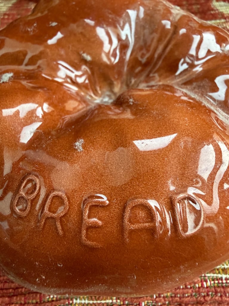 Vintage sylvak bread sauce face pot 