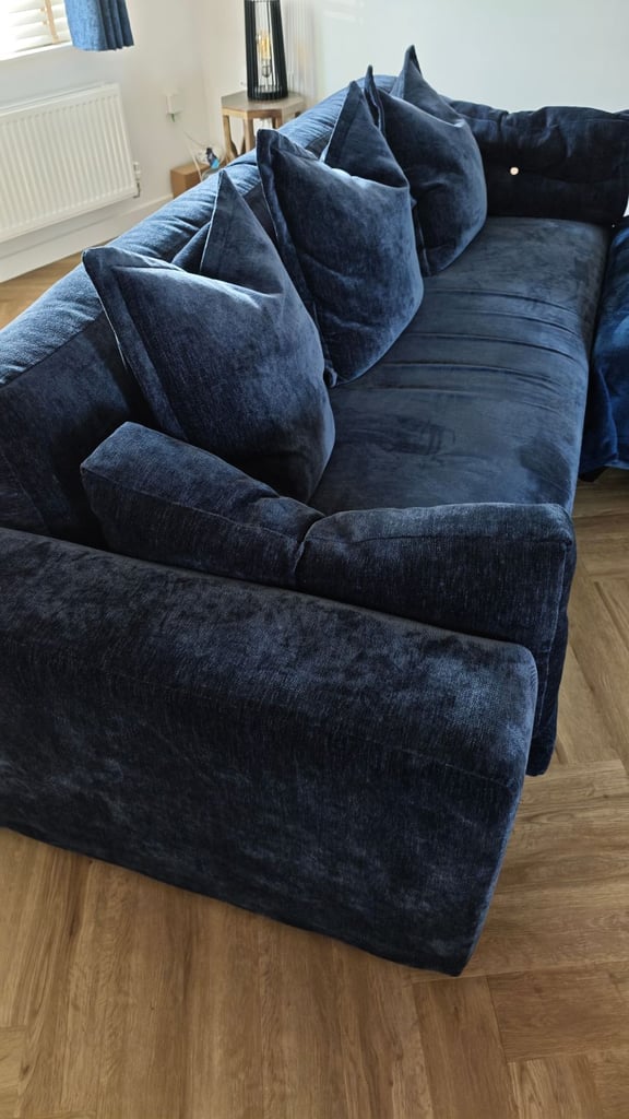 Ted Baker × DFS Brompton Grande Sofa – Pillows & Ottoman Included – Excellent Condition – £750