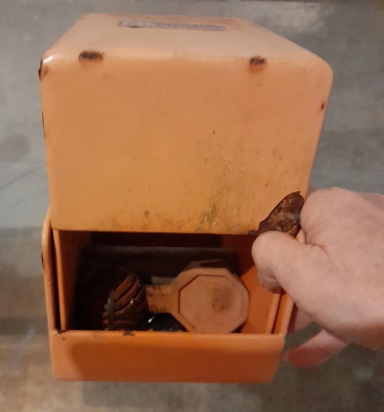 GT TOWING HEAVY DUTY TOW BAR LOCK COMPLETE WITH 3 KEYS IDEAL FOR CARAVAN OR TRAILER