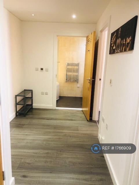2 bedroom flat in Railway Terrace, Slough, SL2 (2 bed) (#1766909)