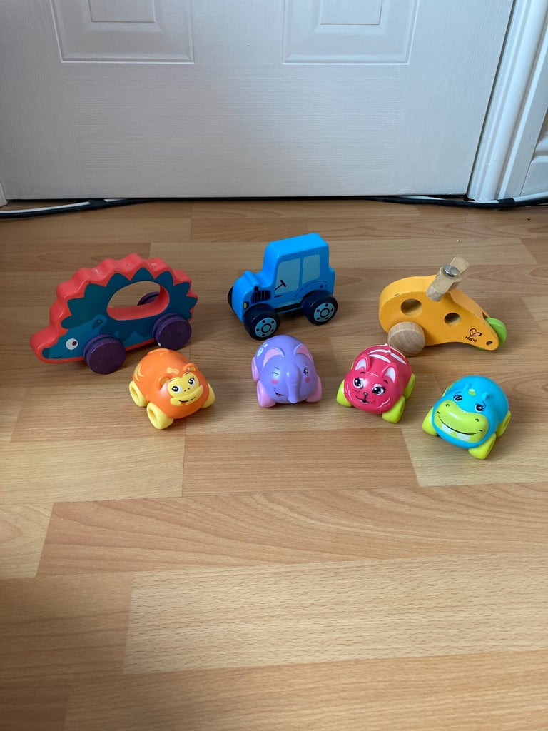 4 x smoby push along animal cars and 3 x wooden vehicles