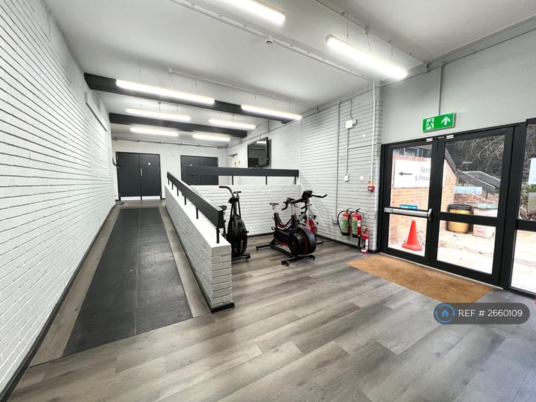 7 bedroom flat in Warwick New Road, Leamington Spa, CV32 (7 bed) (#2660109)