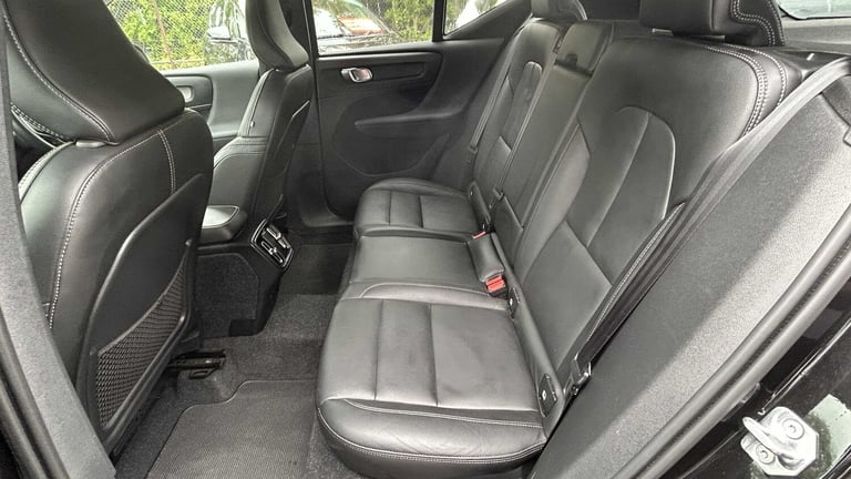  Volvo XC40 2.0 B4P Inscription 5dr AWD Auto Estate Petrol Automatic