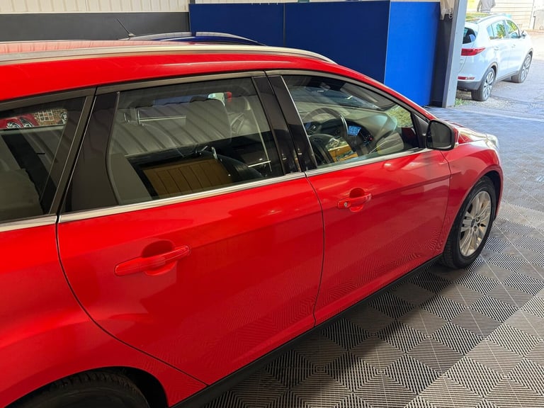 2014 Ford Focus 1.0T EcoBoost Titanium Navigator Euro 5 (s/s) 5dr ESTATE Petrol Manual