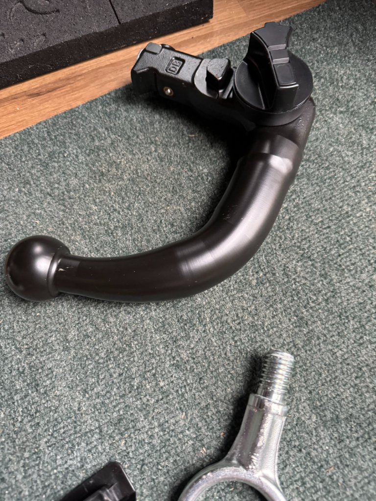 Brand New Genuine Land Rover discovery sport tow bar