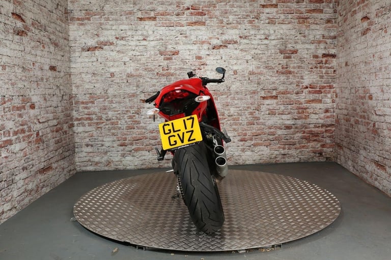 DUCATI SUPERSPORT - 2017 Petrol Manual in Red