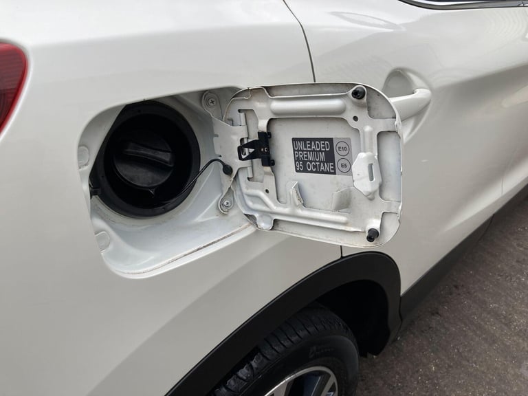  Nissan Qashqai 1.2 DIG-T N-Connecta SUV 5dr Petrol Manual Euro 6 (s/s) (115 ps) Petrol Manual