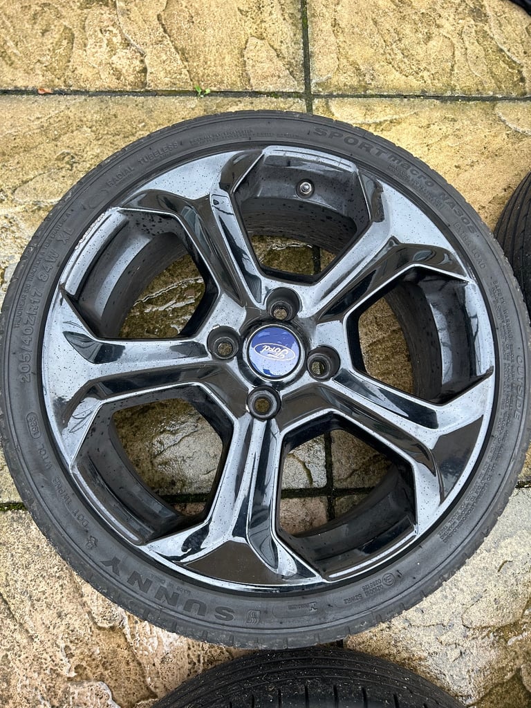 Ford Fiesta Mk7 wheel 17” 205/40 Tyres
