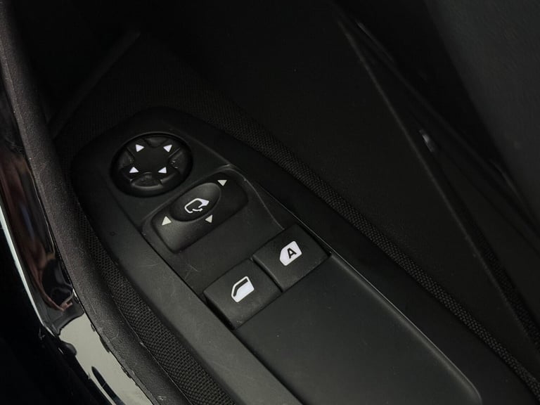 2019 Peugeot 208 1.2 PureTech 82 Signature 5dr [Start Stop] HATCHBACK PETROL Manual