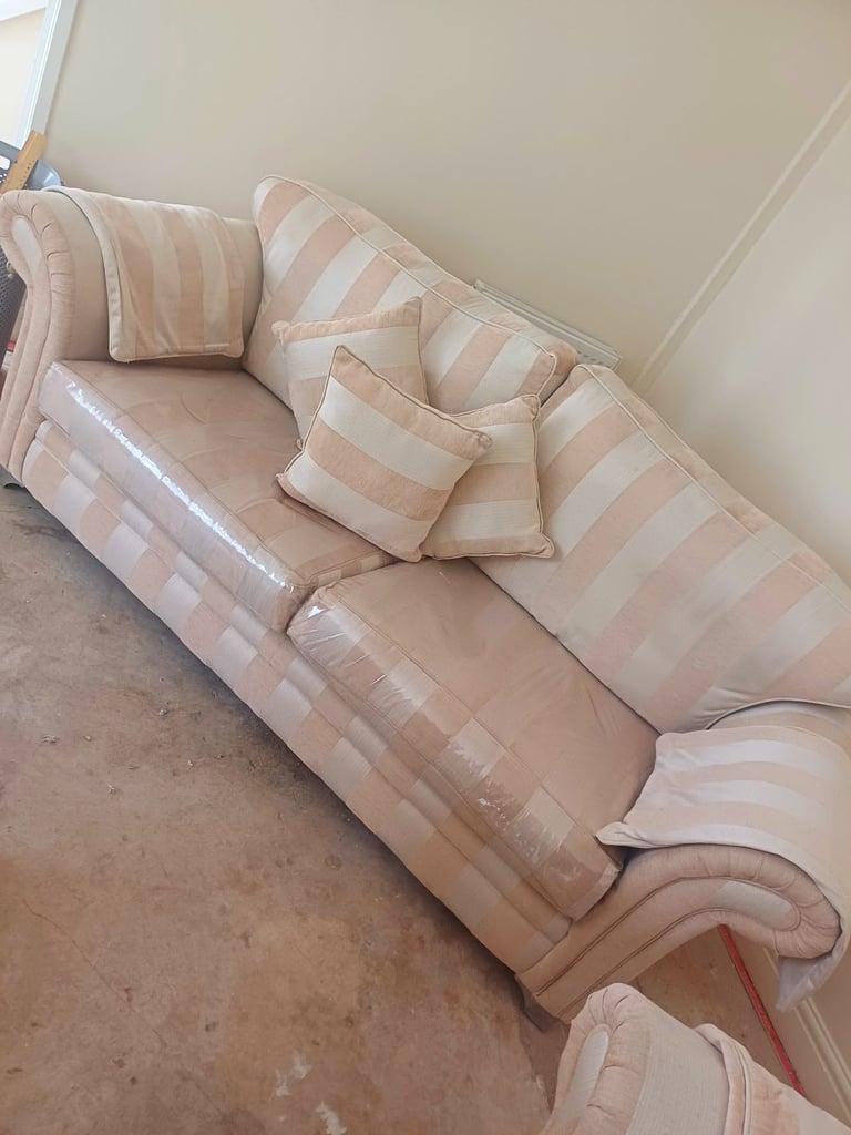 3 piece settee 1 large 3 seater 2 single seater