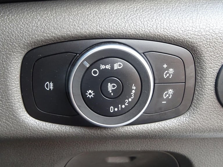2021 Ford Transit 2.0 350 EcoBlue Leader Luton 3dr Diesel Manual FWD L4 Euro 6 (s/s) (130 ps) CHA...