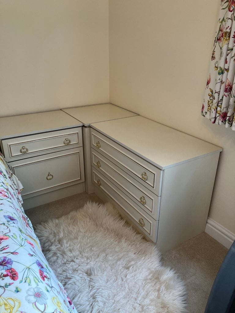 set of fitted furniture 8 units