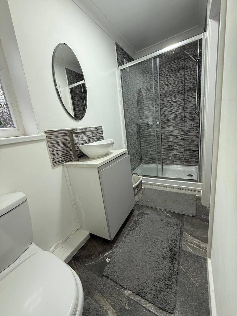 Single bedroom apartment fully furnished including bills 