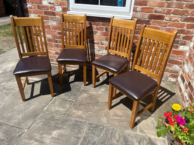 Set of 4 x Rustic Solid Oak Dining Chairs - Excellent Condition 