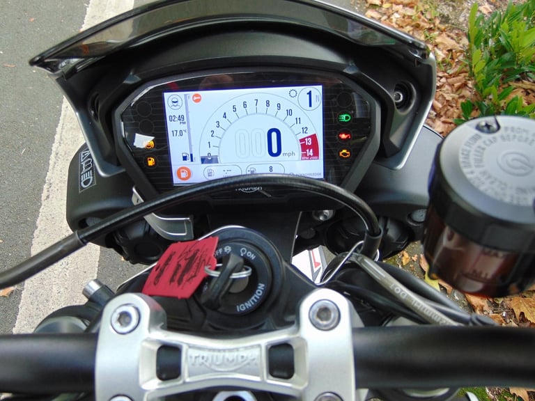 Triumph Street Triple R 765 2018 super low miles streetfighter Brembo ABS brakes