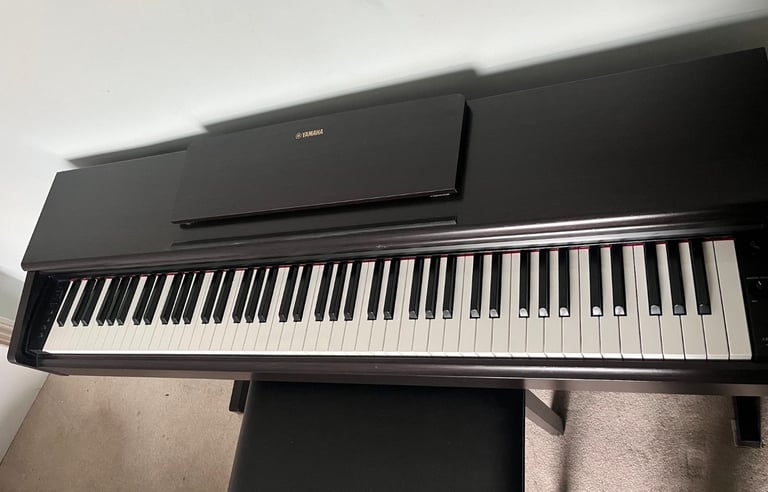 Beautiful Yamaha Arius YDP/144 Digital Piano 