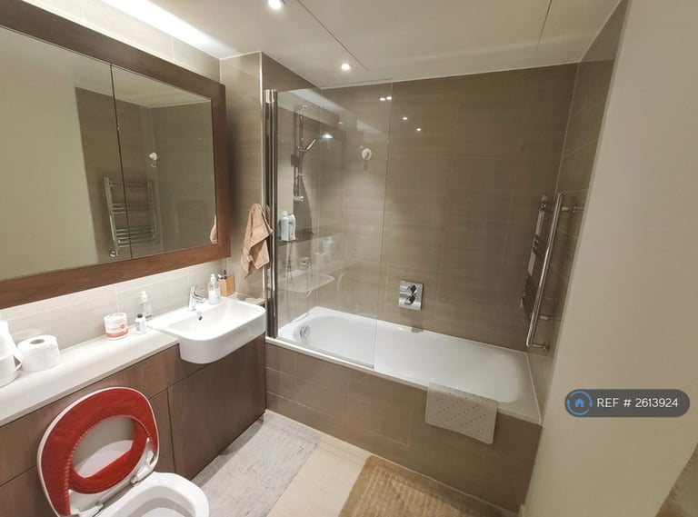 2 bedroom flat in Camberwell Passage, London, SE5 (2 bed) (#2613924)