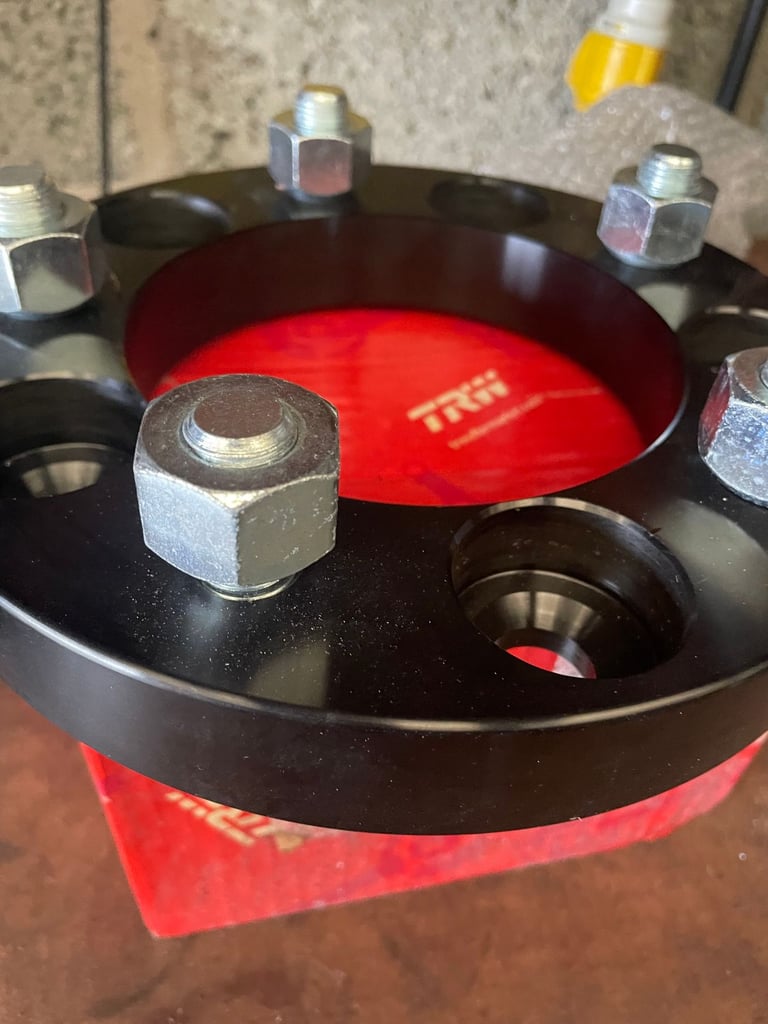 Land Rover Defender Td5 hub set - hub, bearings, 30mm spacer