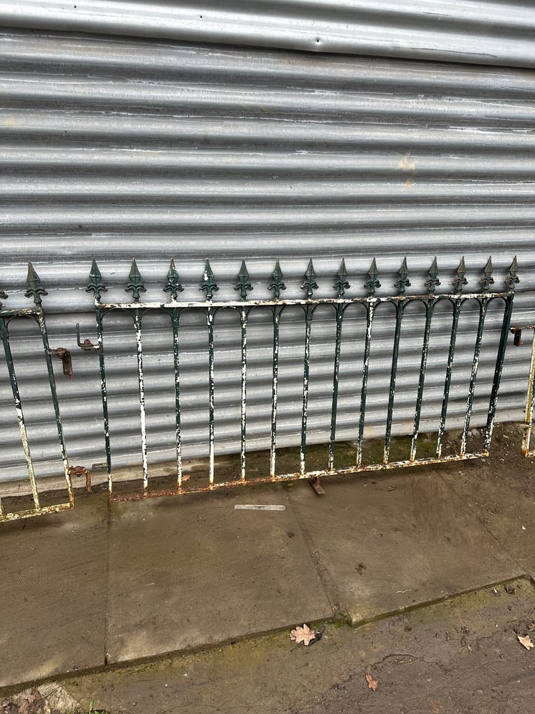 Vintage Cast Iron Garden Railing x4 Pieces