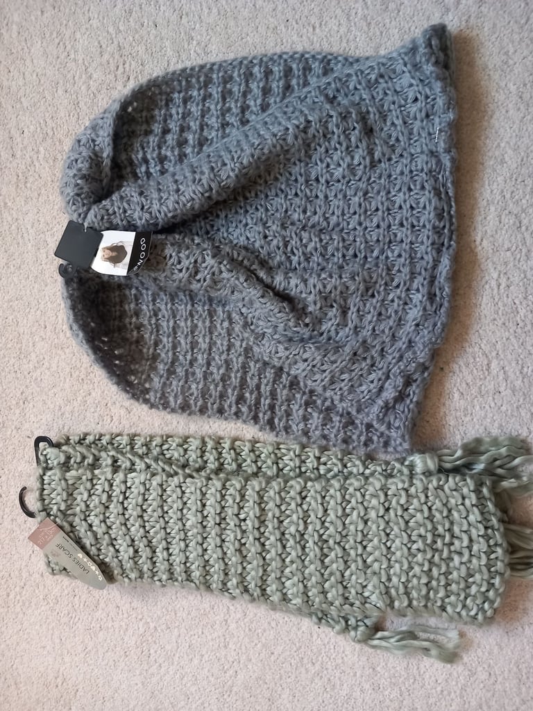 New Snood and scarf.  Both for £4  
