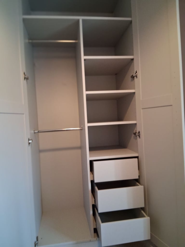 Triple Wardrobe with storage