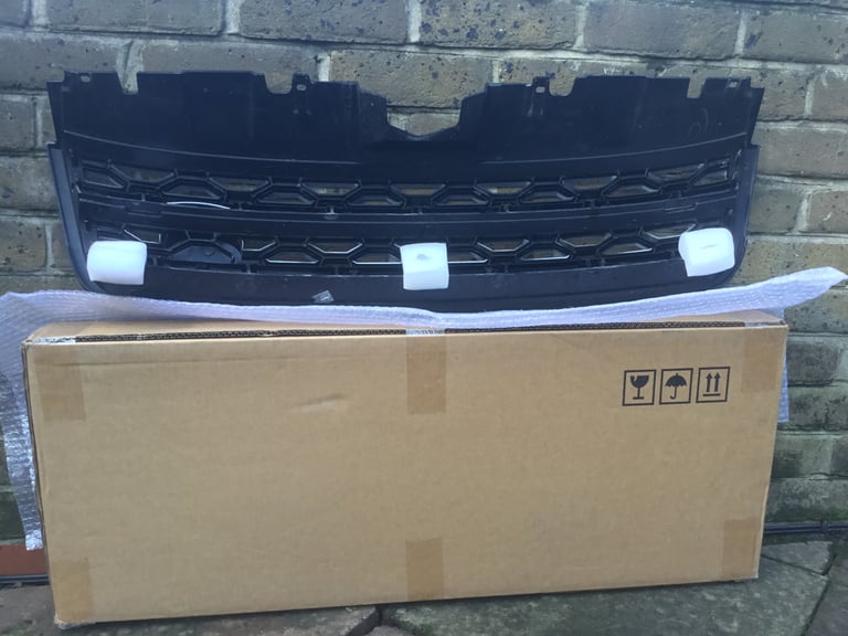 Discovery sport L550 grill silver 2016 onwards genuine original Land Rover range rover