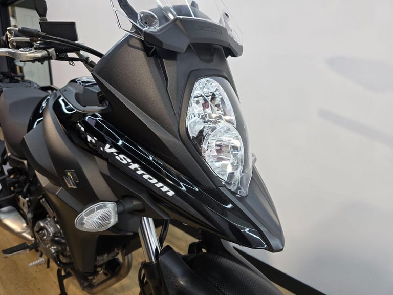 Suzuki V-Strom 650 Black 2020 - Centre Stand, Clear Screen **LOW MILEAGE**