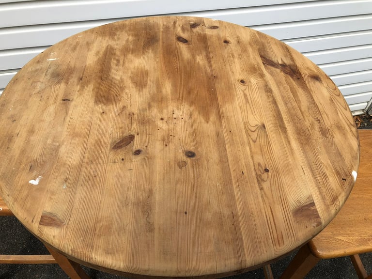 Bar stools and table 
