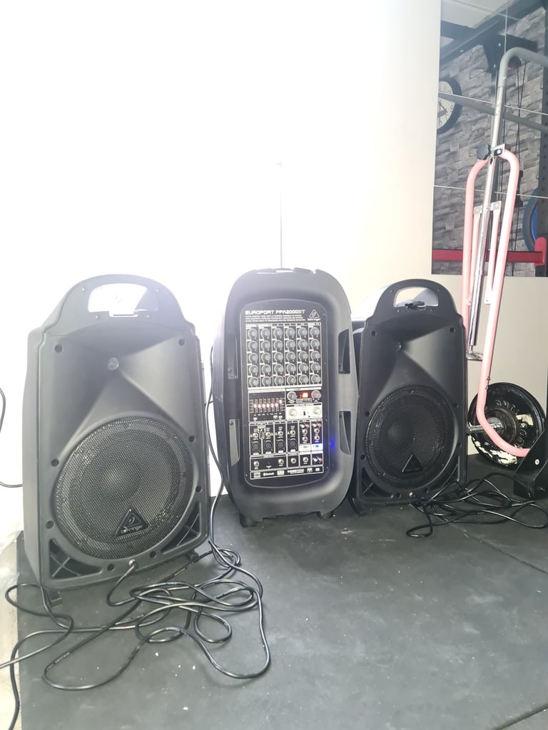 Behringer Europort PPA2000BT 8 Channel Portable PA System( like new 