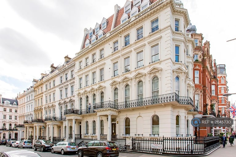 2 bedroom flat in Prince Of Wales Terrace, London, W8 (2 bed) (#2645730)